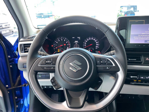 Suzuki Swift Hybrid giá xe, giá lăn bánh